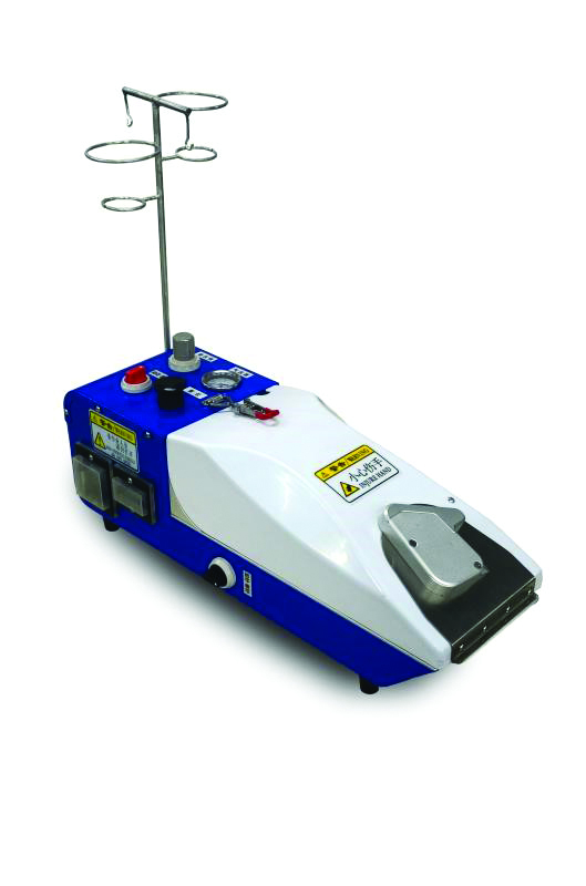 Pneumatic vaccination device